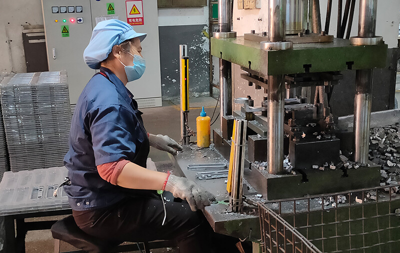 鑄件整平，切邊