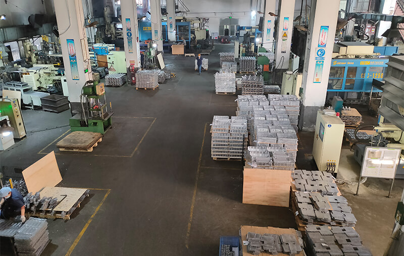 壓鑄課：噸位從280~4000T壓鑄機，共53臺。